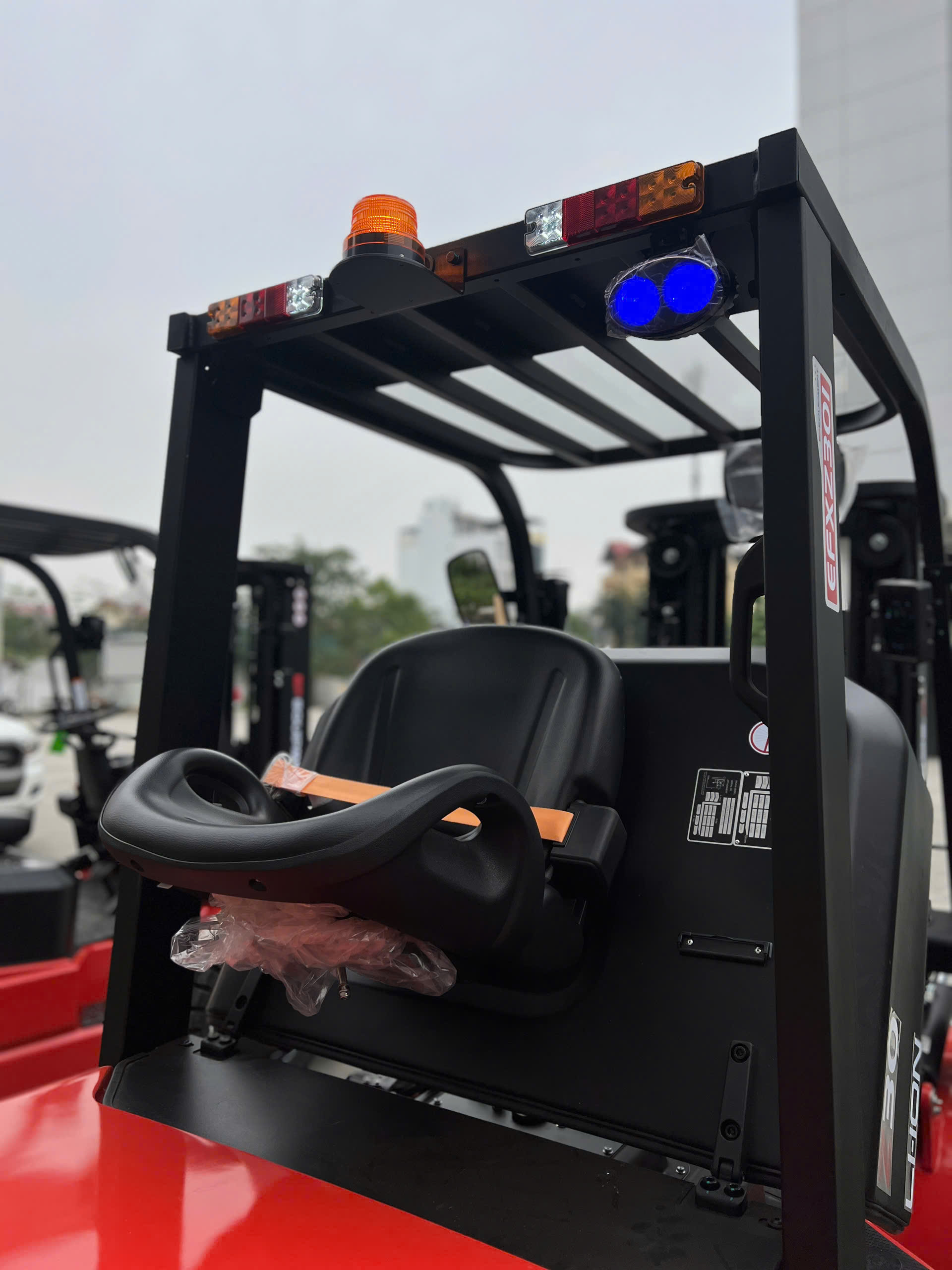 Xe Nâng Điện Ngồi Lái 2,5 Tấn EFXZ251