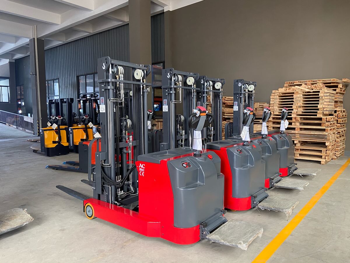 XE NÂNG ĐIỆN ĐỨNG LÁI 1,5 TẤN JIALIFT Q1530D