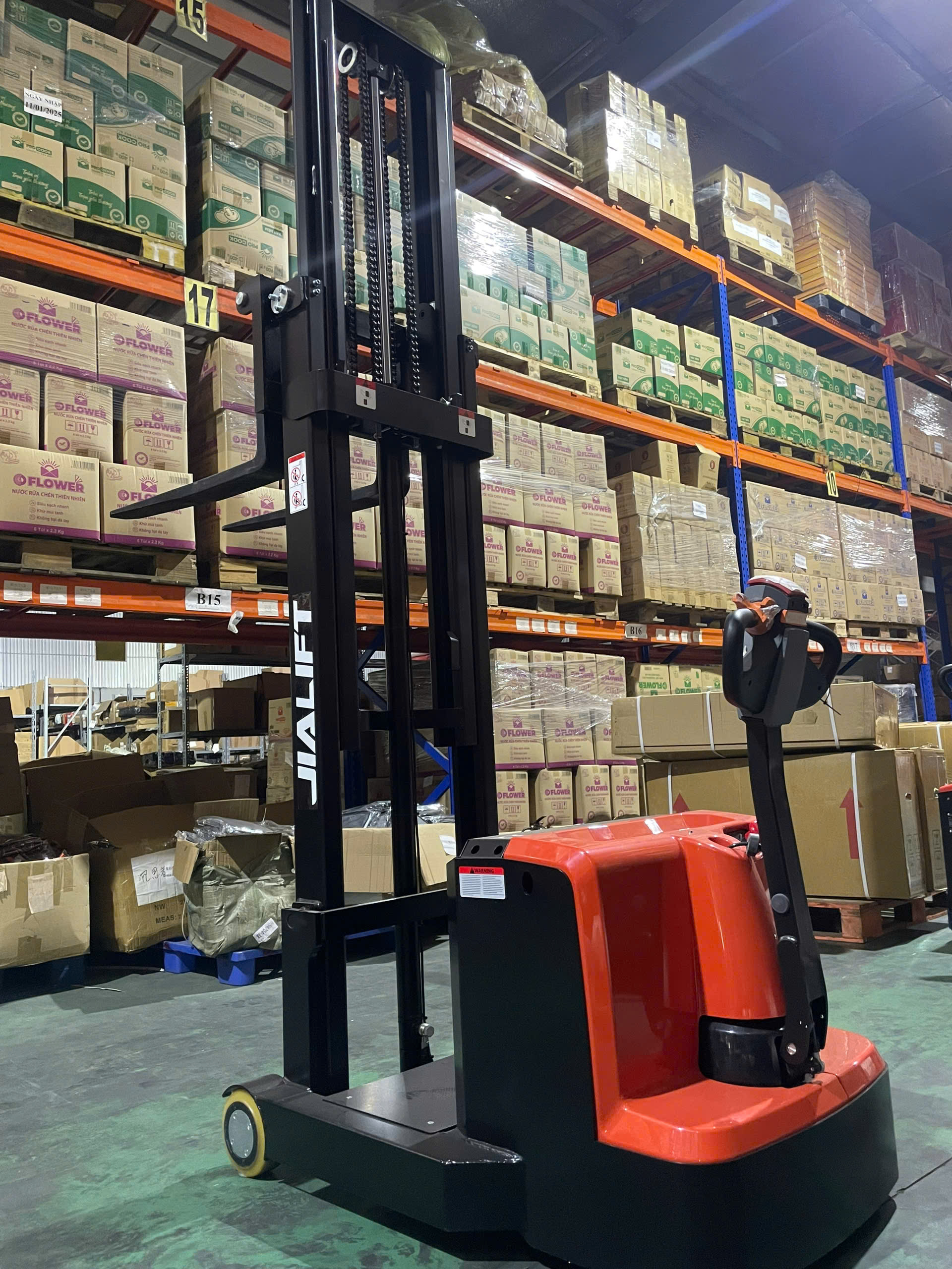 Xe nâng đối trọng dắt lái 1 tấn JiaLift E1030J