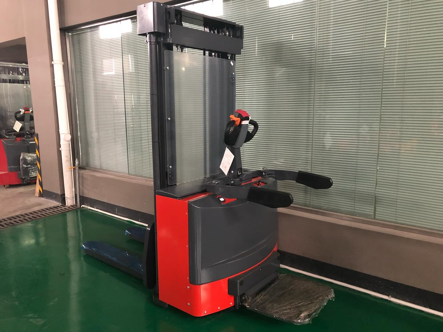 Xe Nâng Điện Đứng Lái 1.5 tấn JiaLift CL1532E