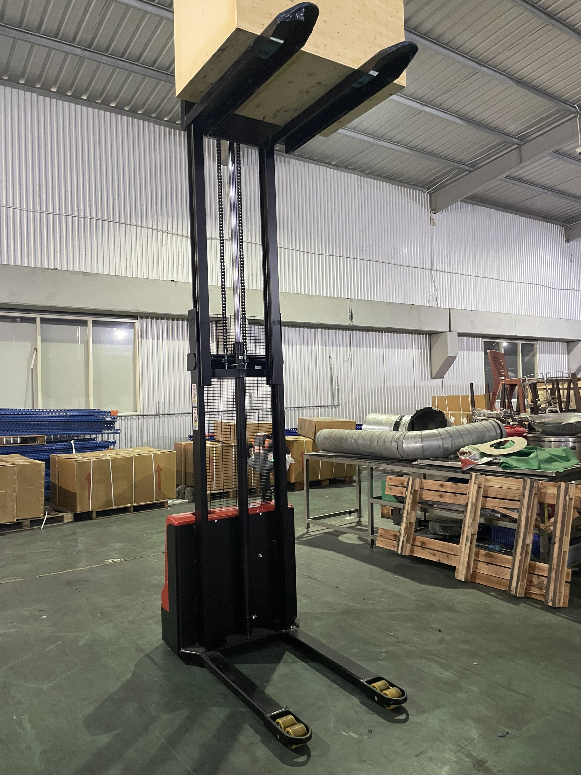 XE NÂNG TAY ĐIỆN STACKER 1.5 TẤN CL1530JB