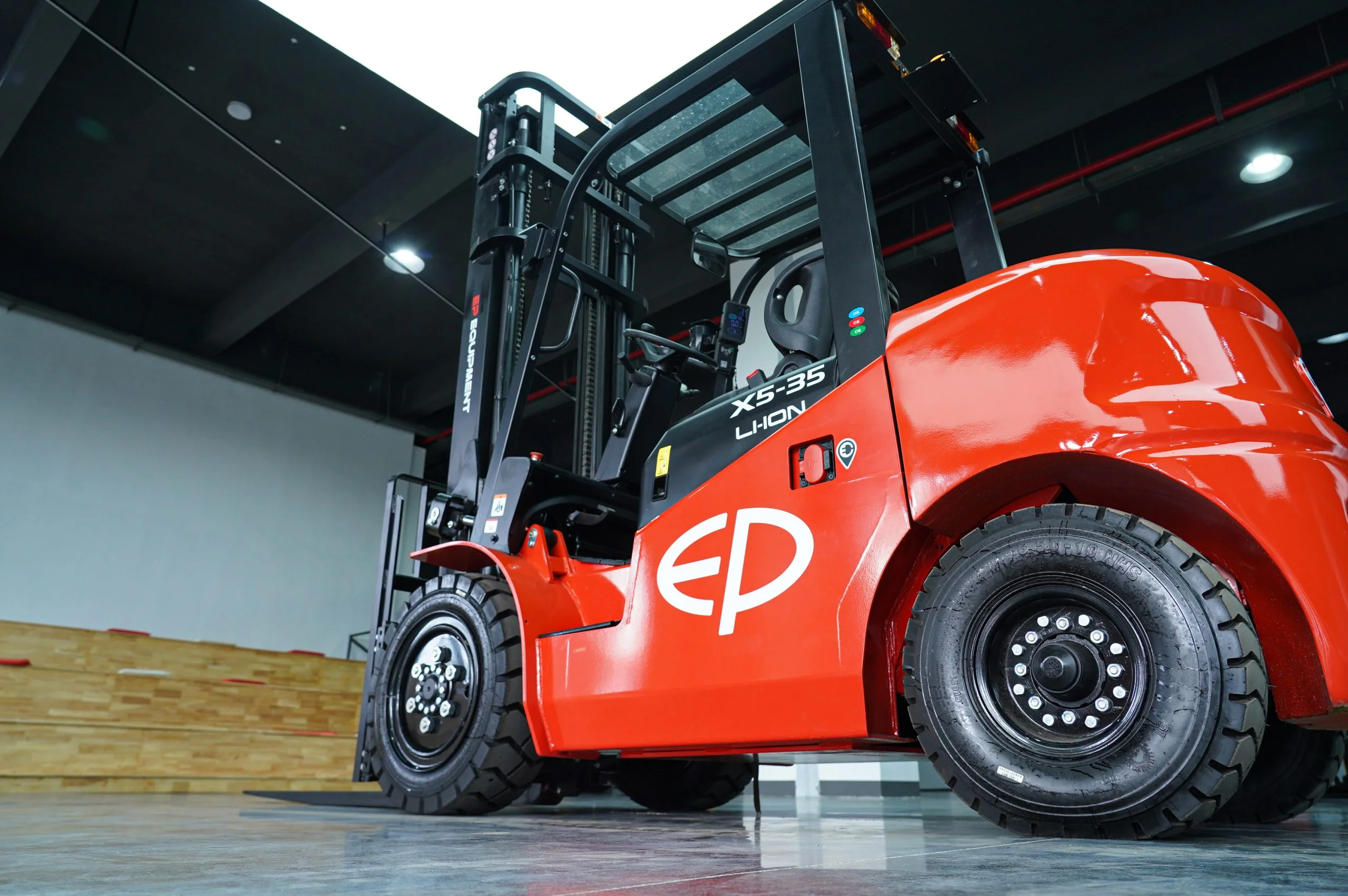 XE NÂNG ĐIỆN NGỒI LÁI 3 TẤN EP EFX5-301