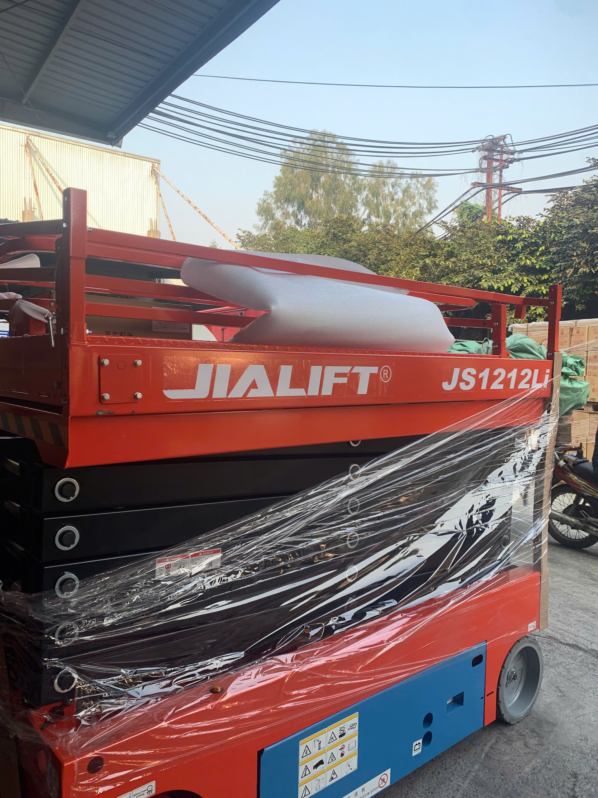 Xe Nâng Người Cắt Kéo Tự Hành 14m JIALIFT JS1212
