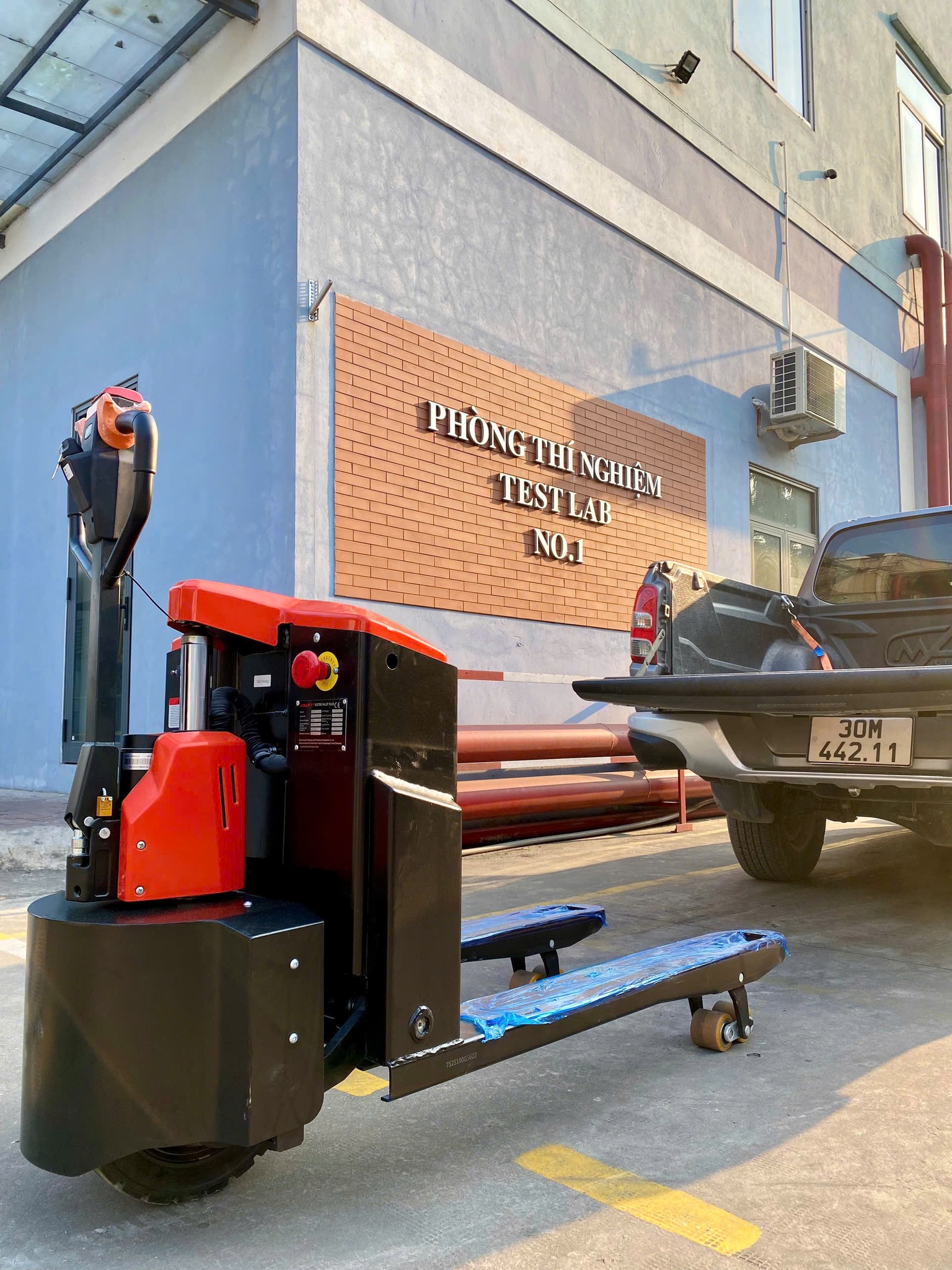 Xe Nâng Tay Điện 3 tấn Jialift CBD30-Y Bánh Lốp