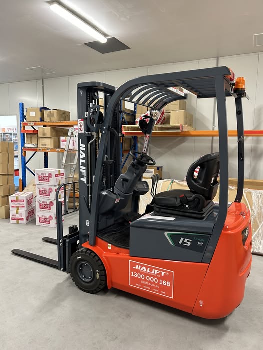 Xe Nâng Điện 1,5 Tấn Ngồi Lái 3 Bánh Jialift E1530GS