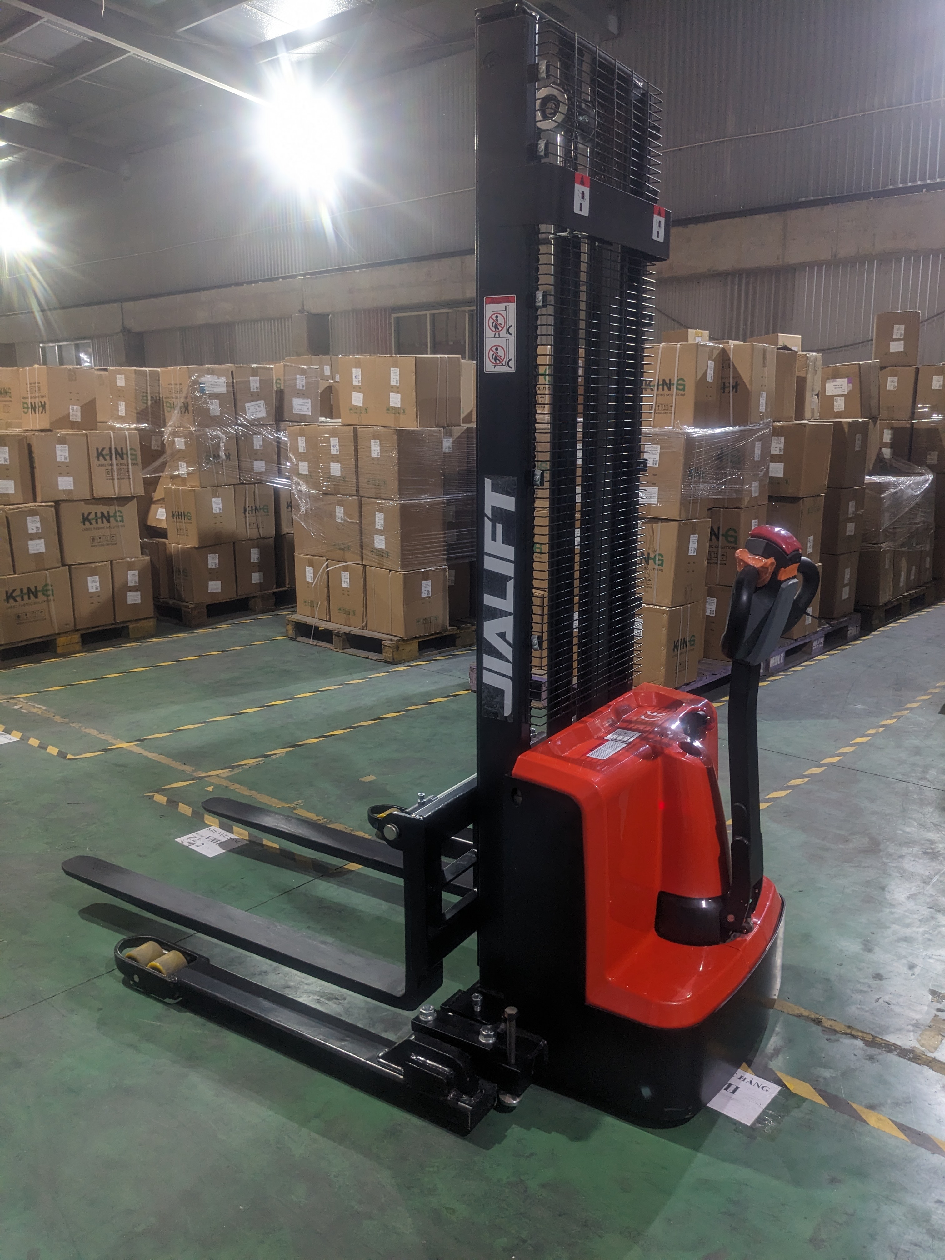 Xe n&acirc;ng tay điện 1,5 tấn Jialift CL1530GHY