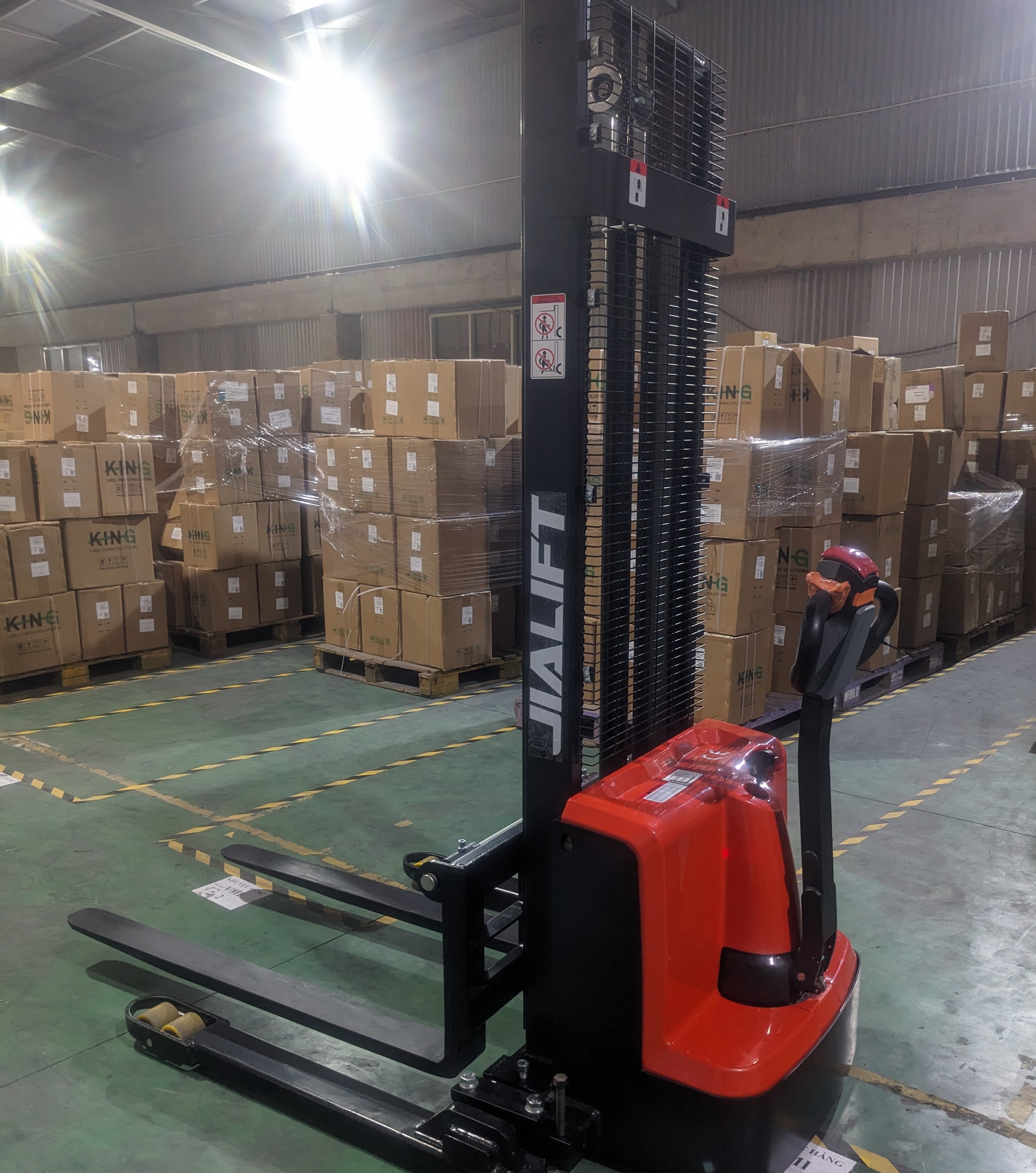 Xe nâng tay điện dắt lái chân rộng 1.3 tấn Jialift CL1330GHY