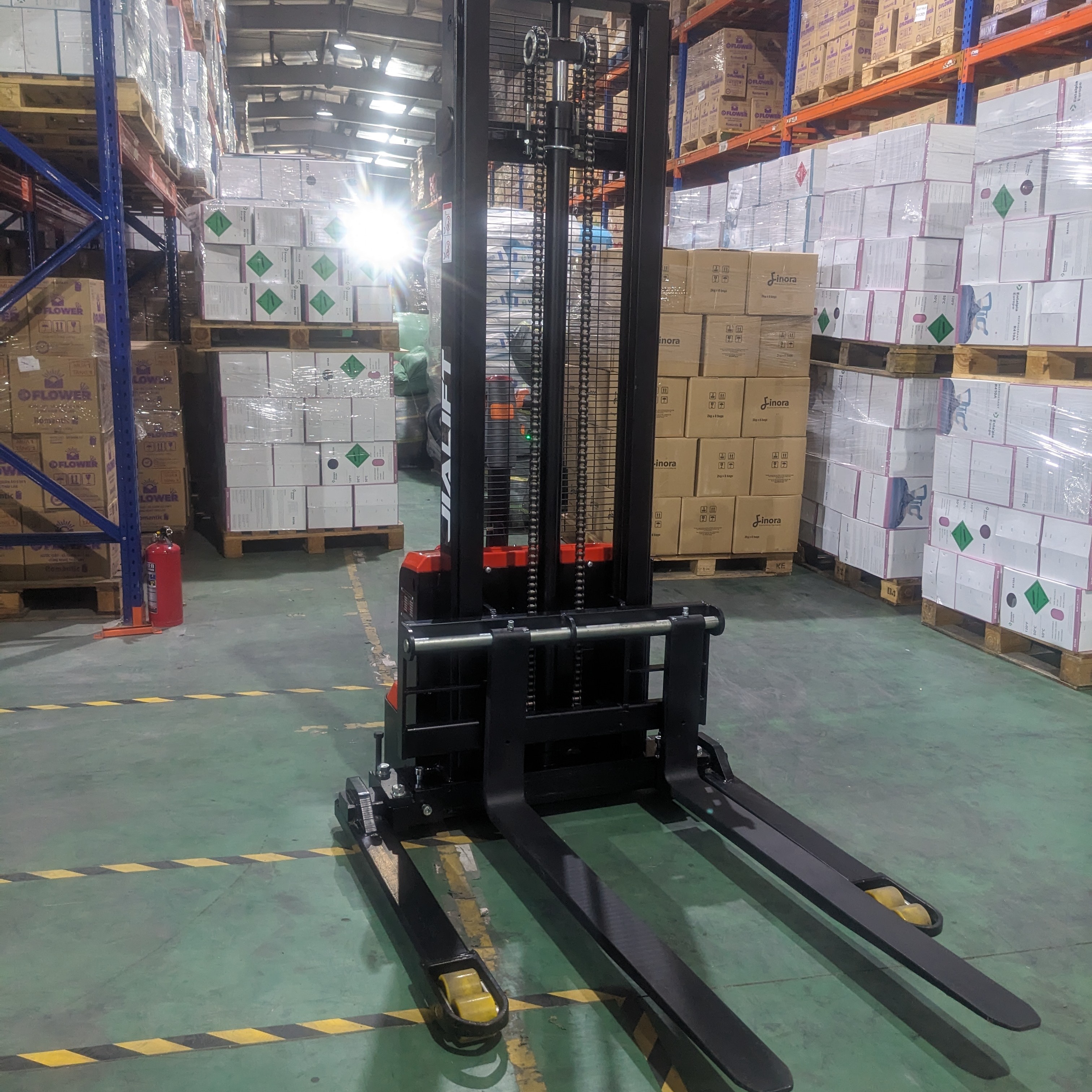 Xe Nâng Điện 1.5 Tấn Chân Rộng Có Điều Chỉnh CL1530GHY