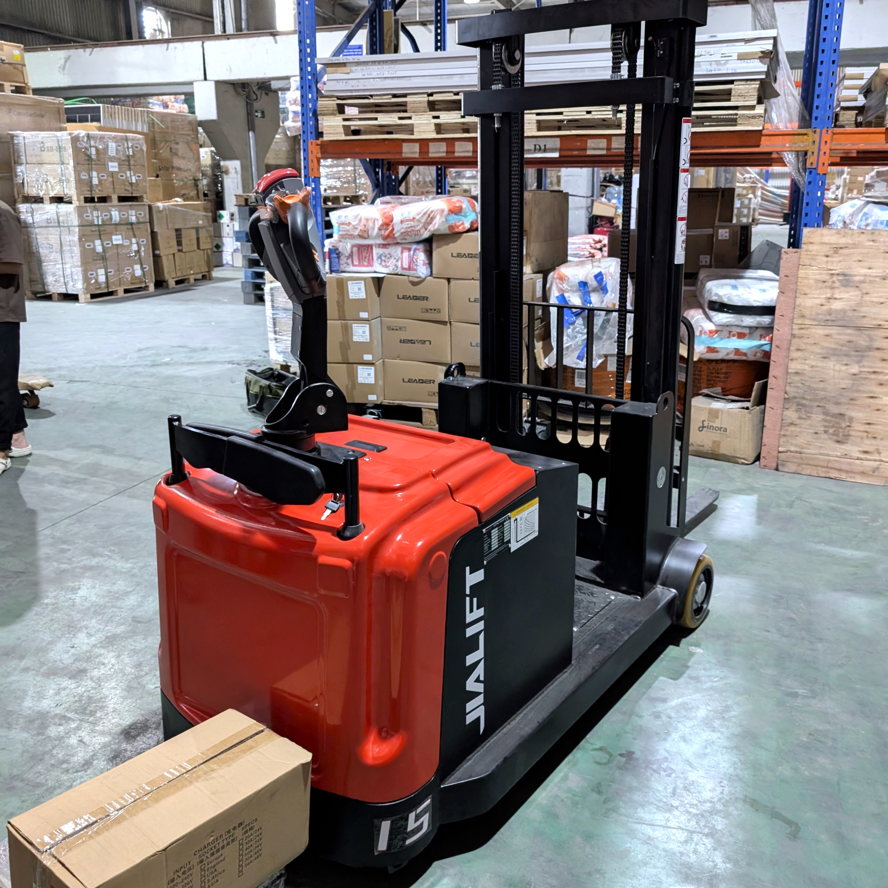 Xe Nâng Đứng Lái Đối Trọng 1.5 tấn Jialift E1530GL