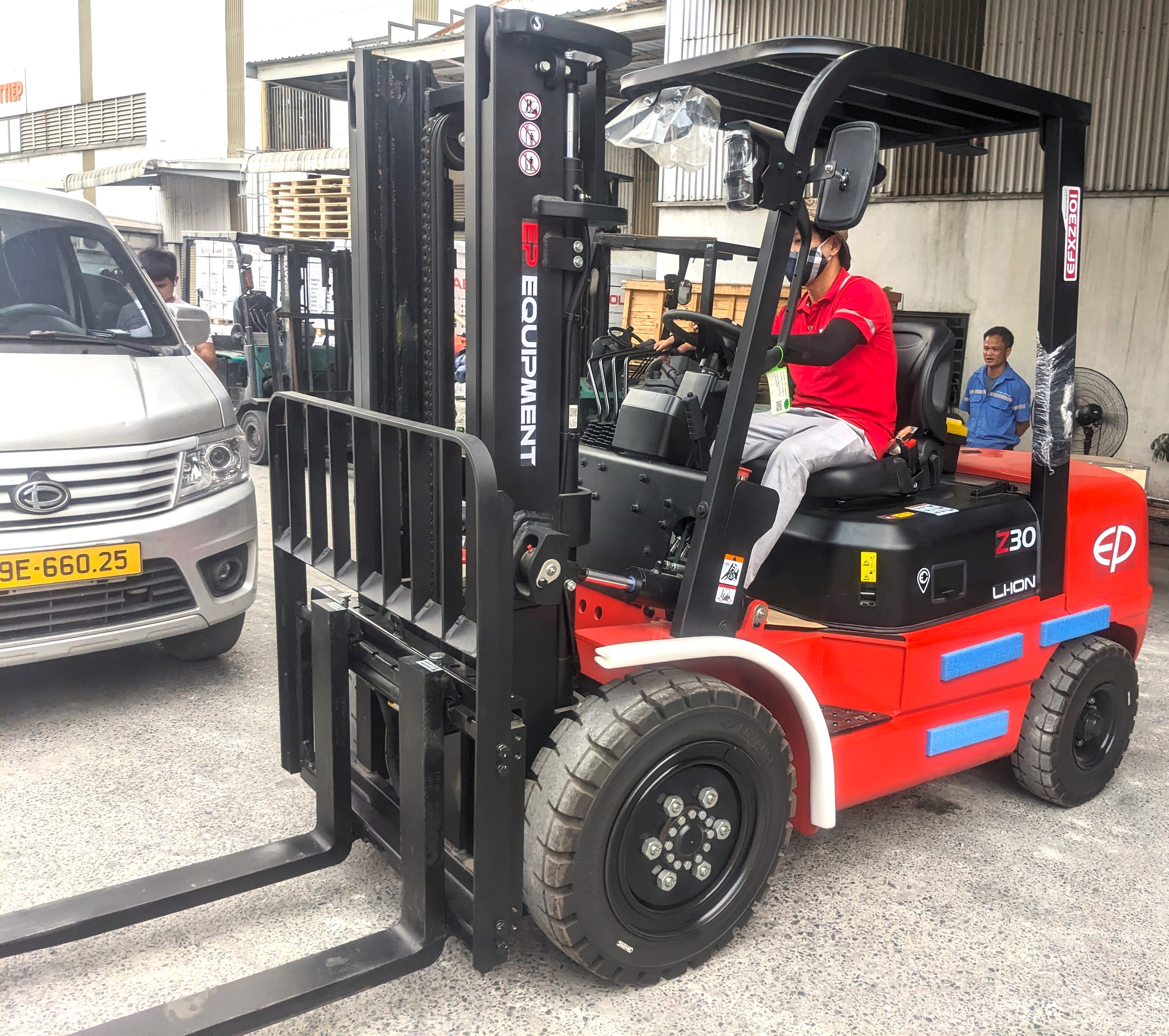 Xe Nâng Điện Ngồi Lái 3 Tấn EFXZ301