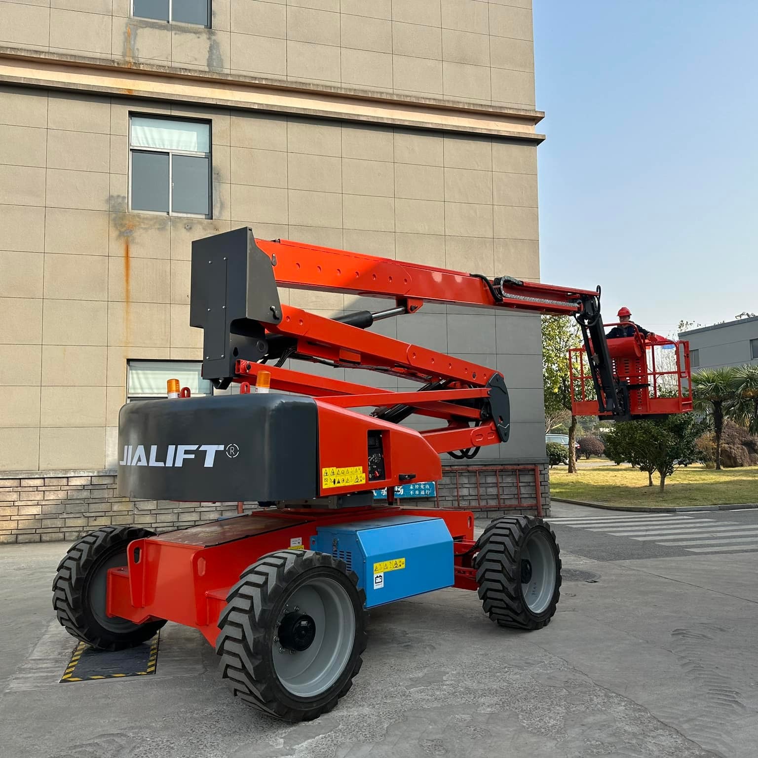 Xe Nâng Người Boomlift  20-22 m Jialift JA20JE