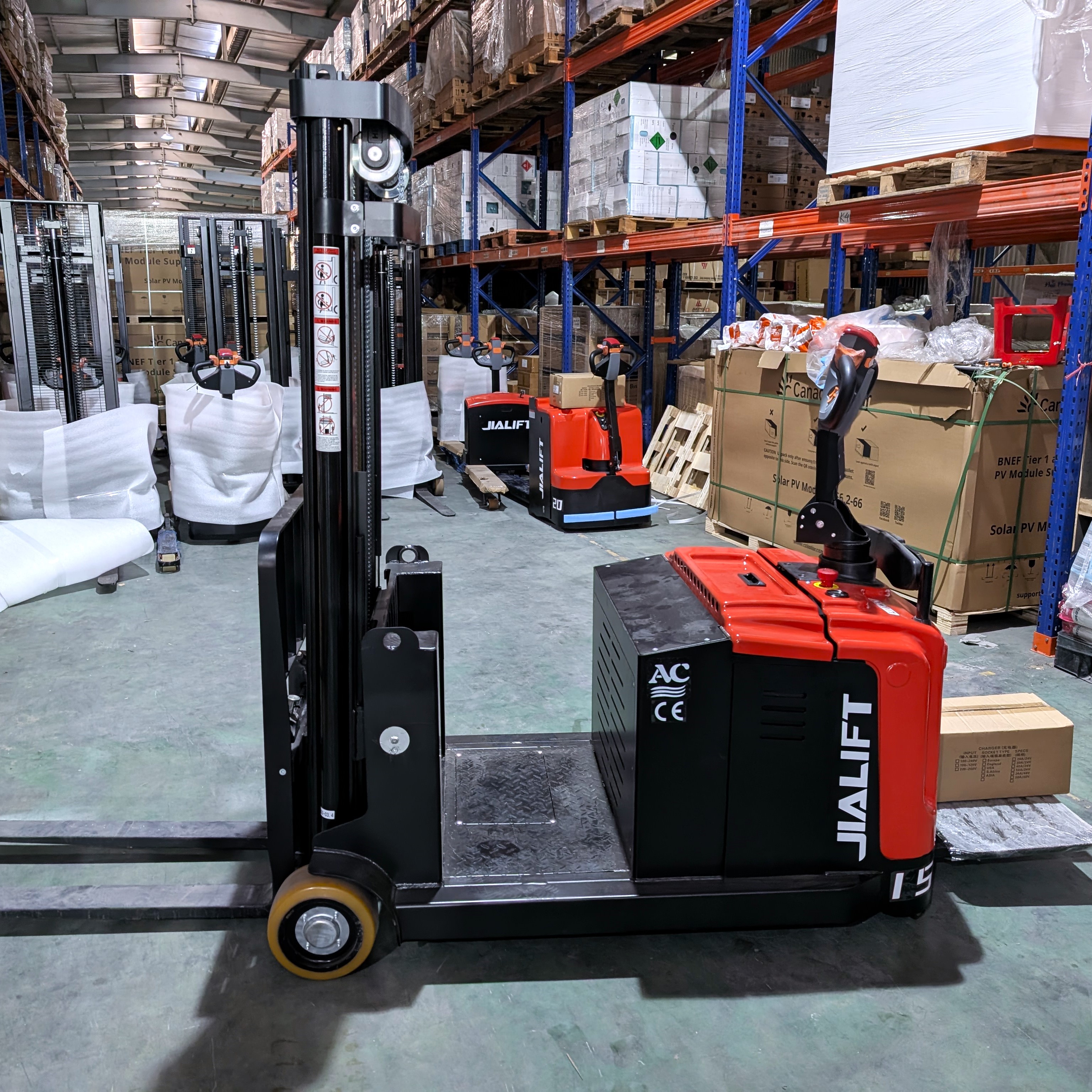 Xe Nâng Đứng Lái Đối Trọng 1.5 tấn Jialift E1530GL