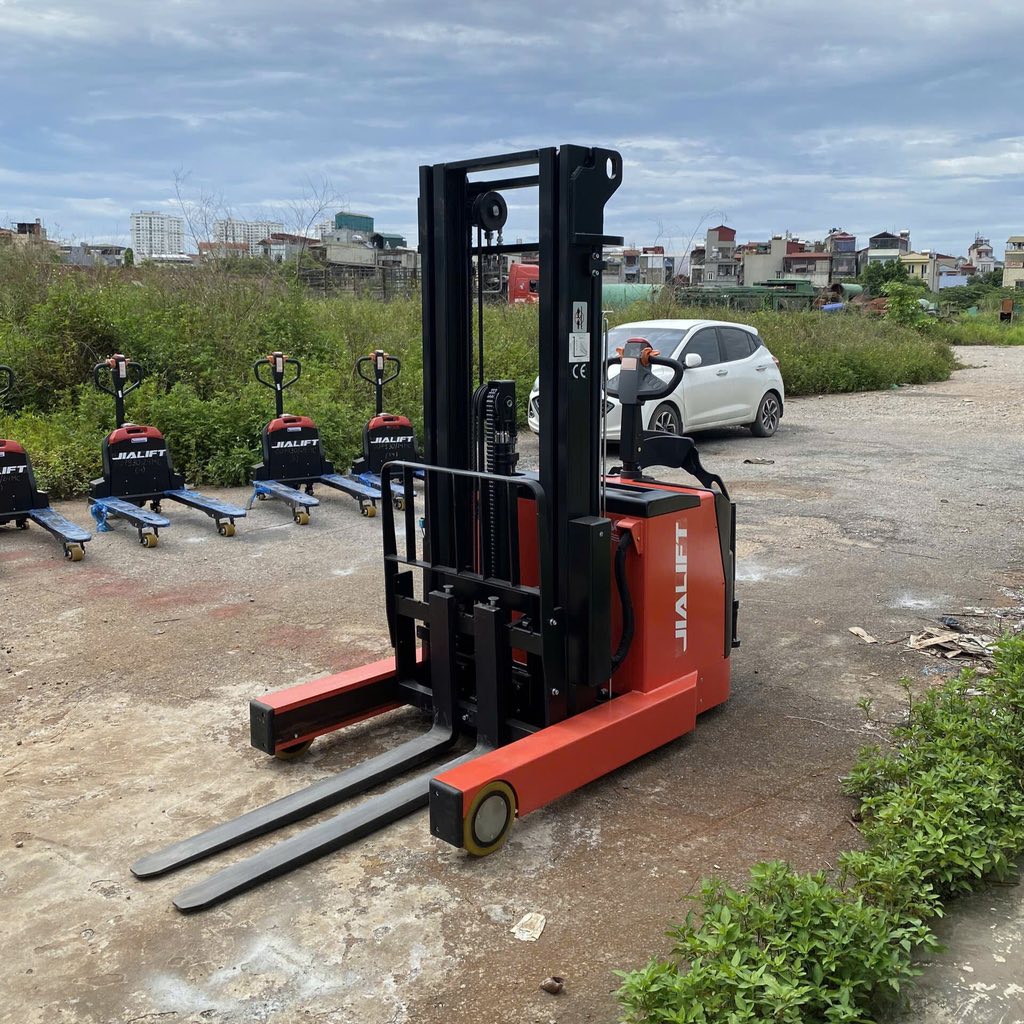 XE NÂNG ĐIỆN ĐỨNG LÁI 1,5 TẤN JIALIFT Q1530D