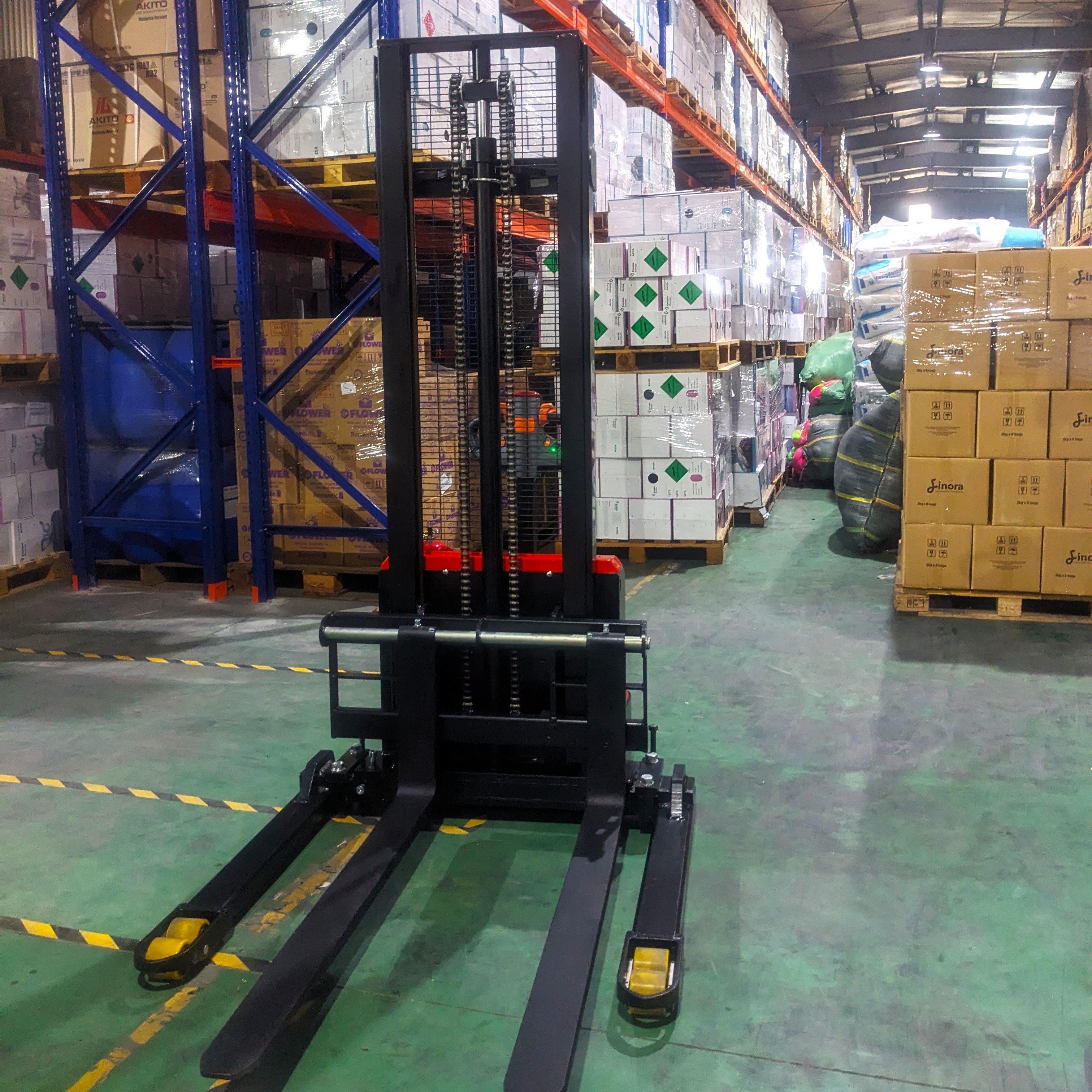 Xe Nâng Điện 1.5 Tấn Chân Rộng Có Điều Chỉnh CL1530GHY