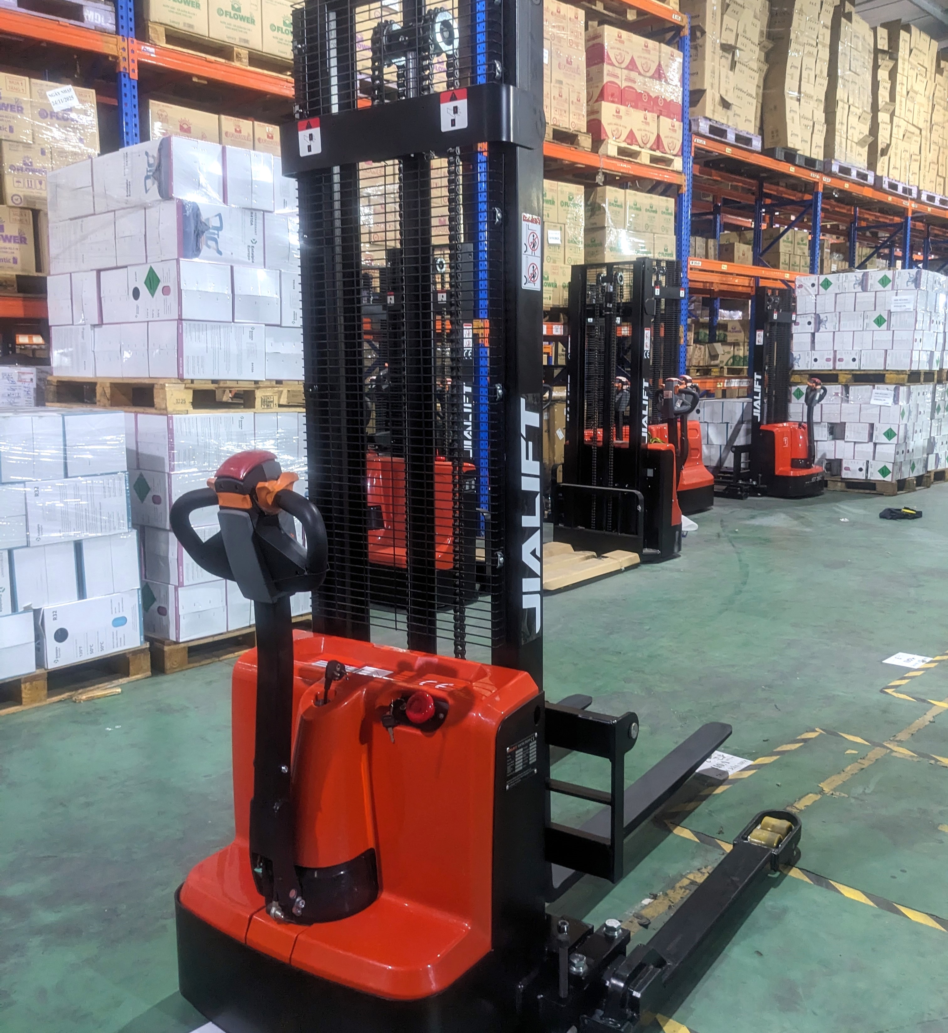 Xe Nâng Điện 1.5 Tấn Chân Rộng Có Điều Chỉnh CL1530GHY