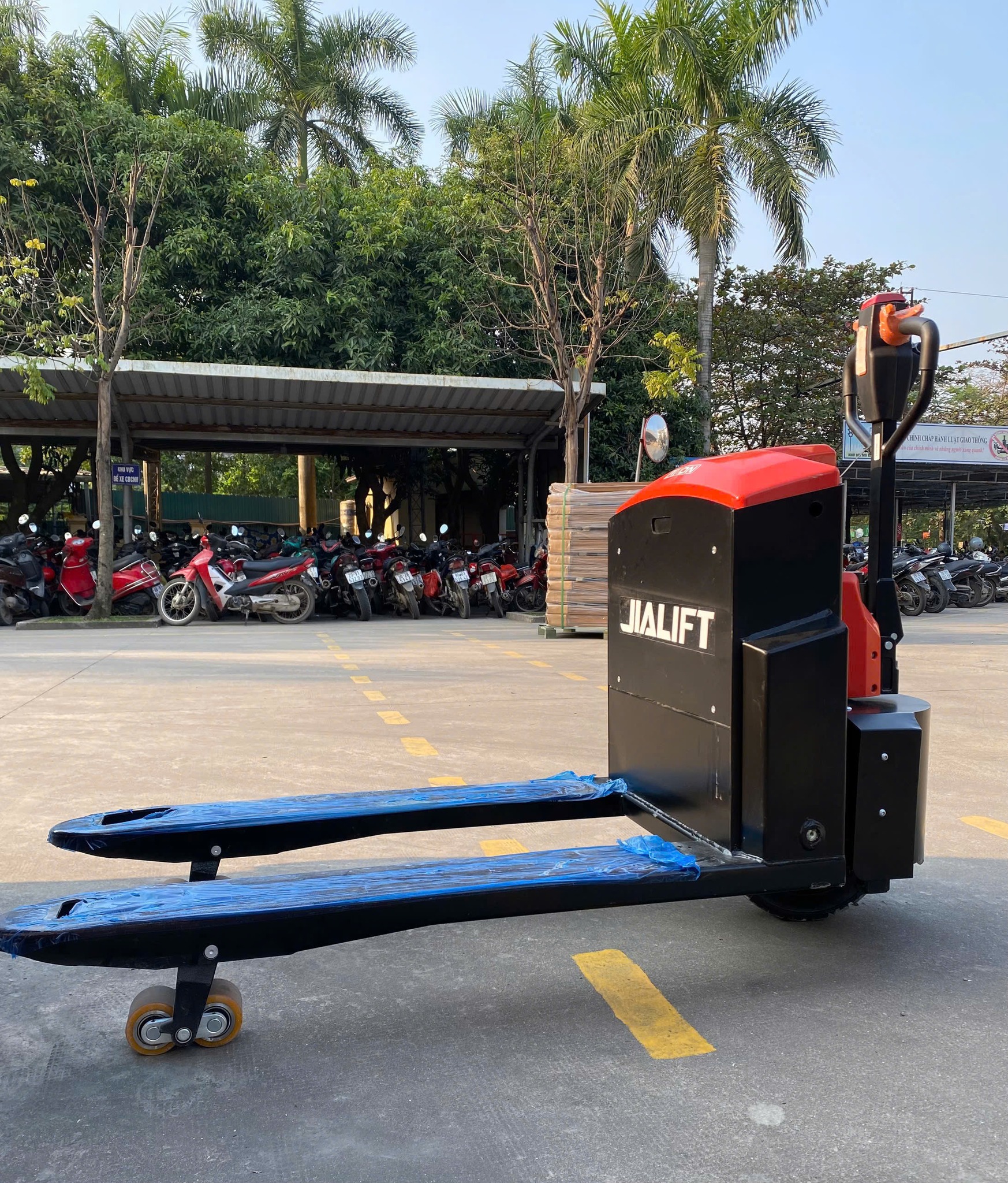 Xe Nâng Tay Điện 3 tấn Jialift CBD30-Y Bánh Lốp