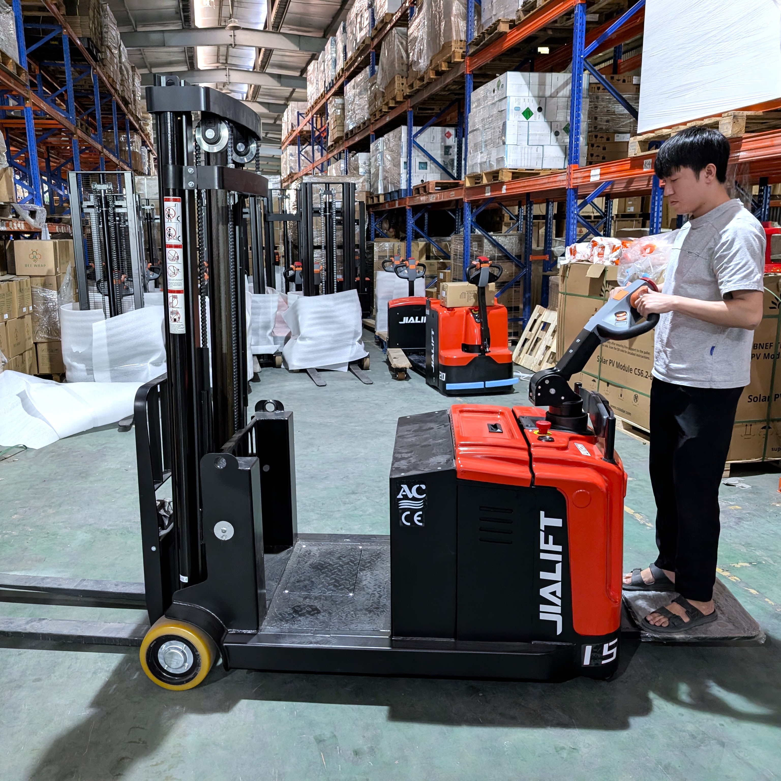 Xe Nâng Đứng Lái Đối Trọng 1.5 tấn Jialift E1530GL